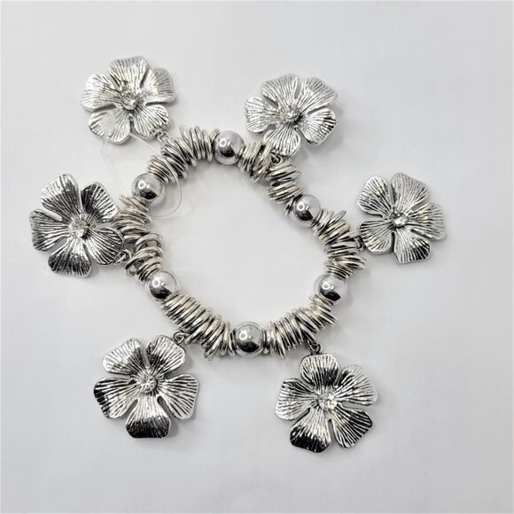 SILVER tone Stretch Flower Bracelet - Picture 1 of 7